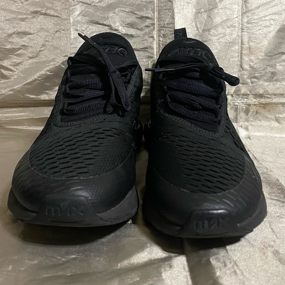 Nike 270 sneakers, color black, size 9.5